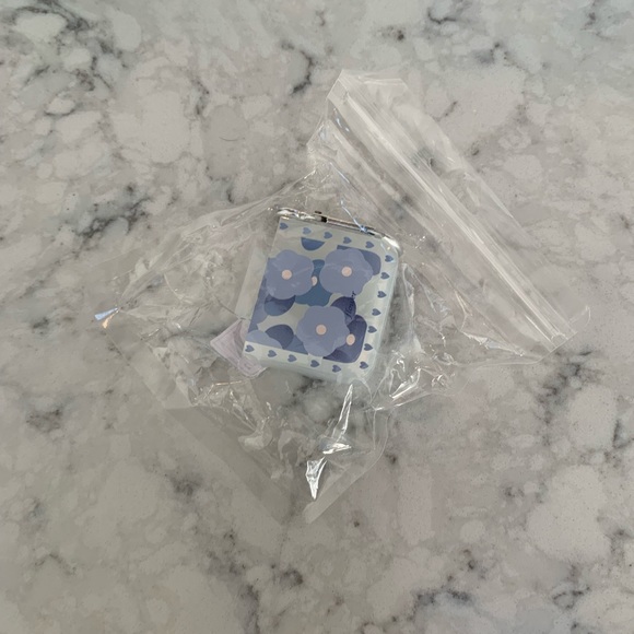 Flower Pattern Case Compatible With AirPods - Picture 2 of 2